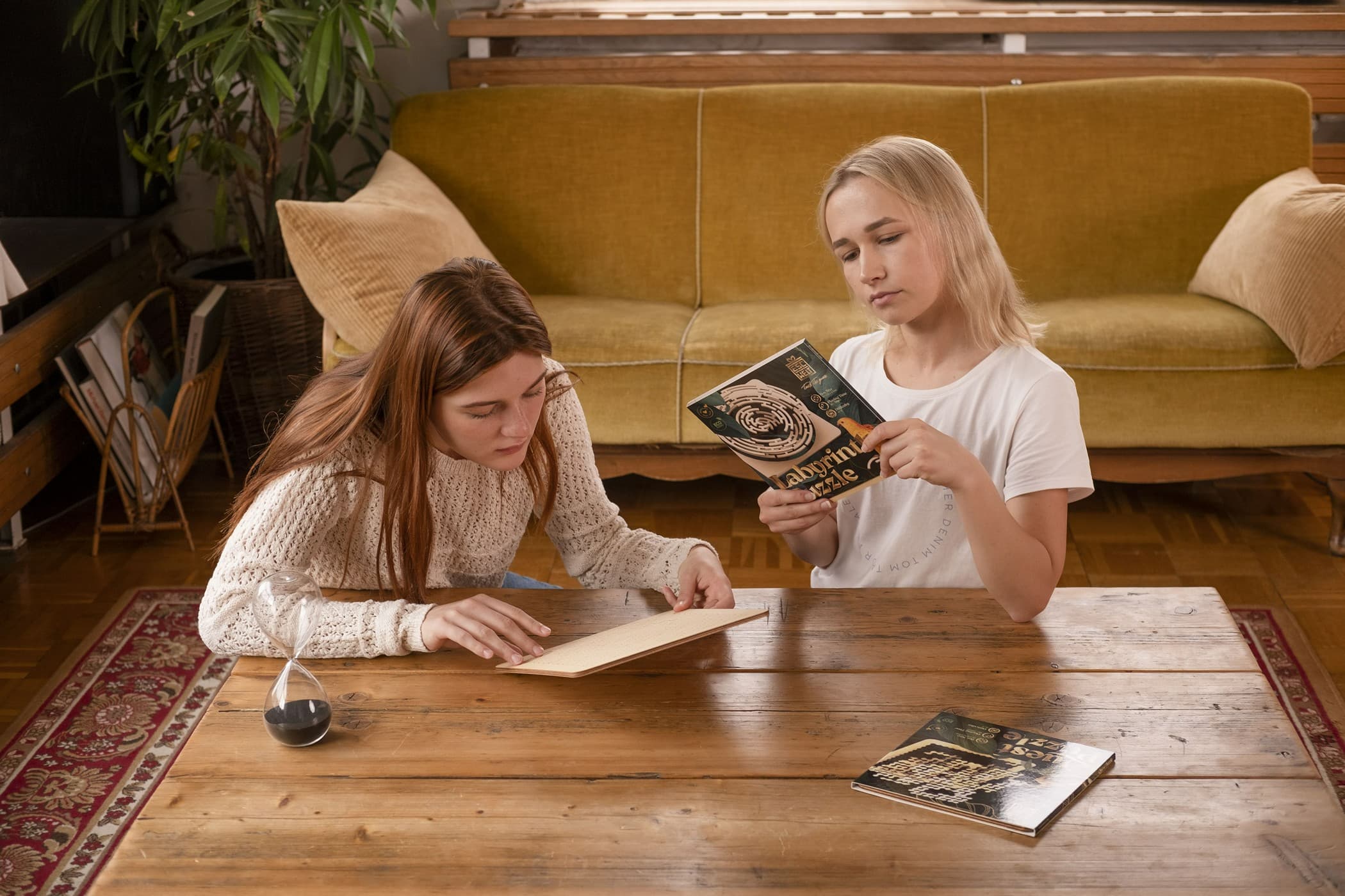 Fotos und Abbildungen von Puzzle Set. ESC WELT.